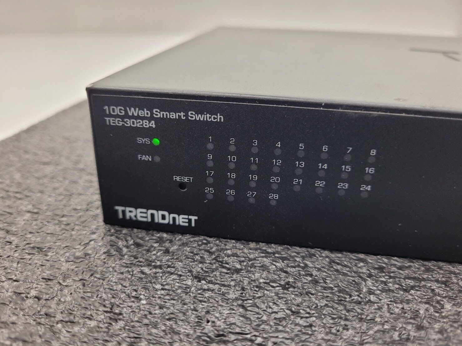 TRENDnet TEG-40128 10G Web Smart Switch 12 Port 8x 10g base T + 4x SFP+ No Ears