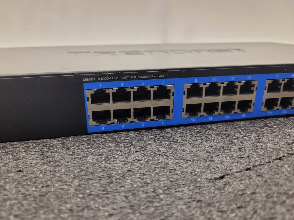 TRENDnet TEG-40128 10G Web Smart Switch 12 Port 8x 10g base T + 4x SFP+ No Ears