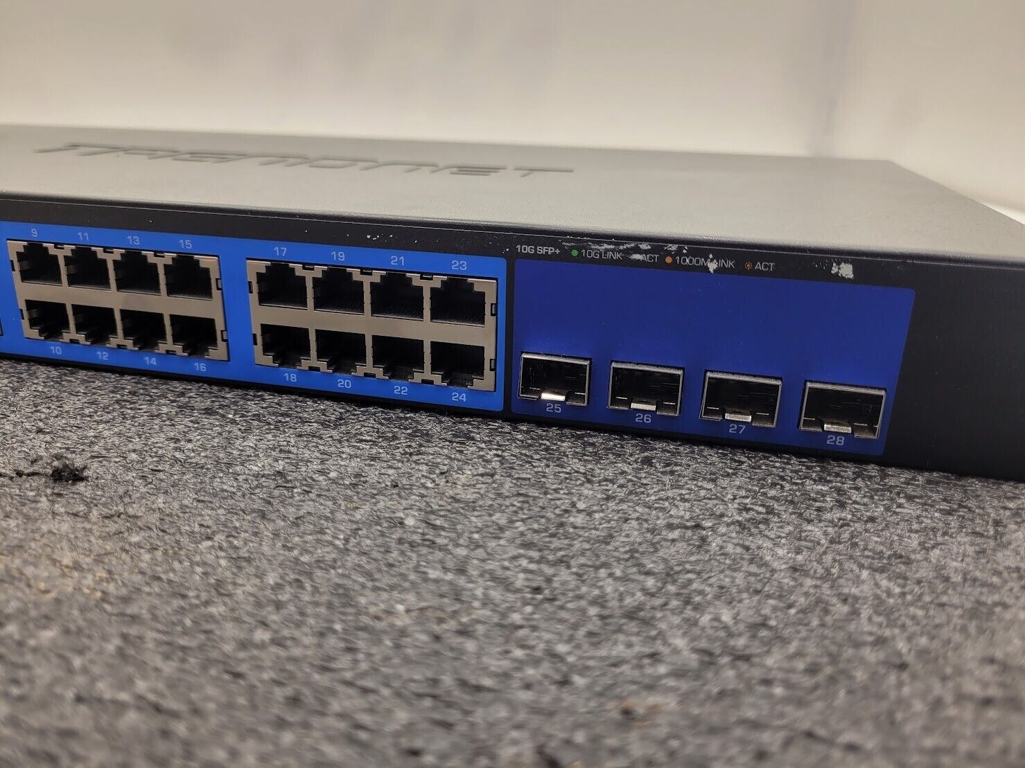 TRENDnet TEG-40128 10G Web Smart Switch 12 Port 8x 10g base T + 4x SFP+ No Ears
