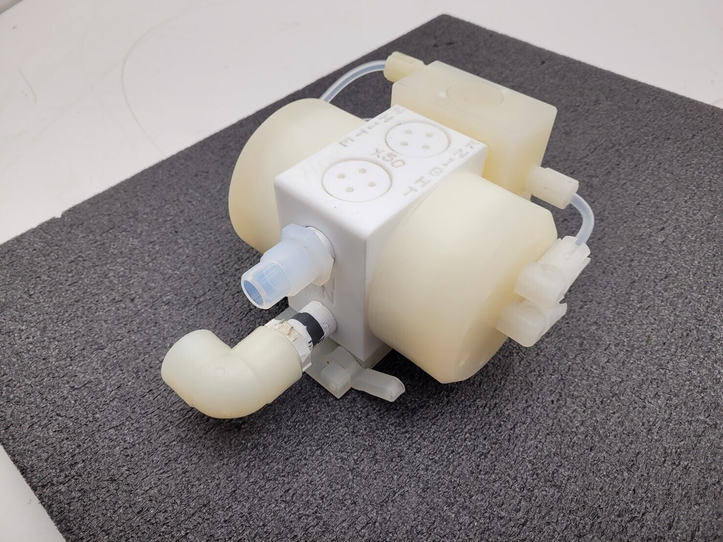 White Knight X50 Pneumatic Air Operated High Purity Chemical Diaphragm Pump