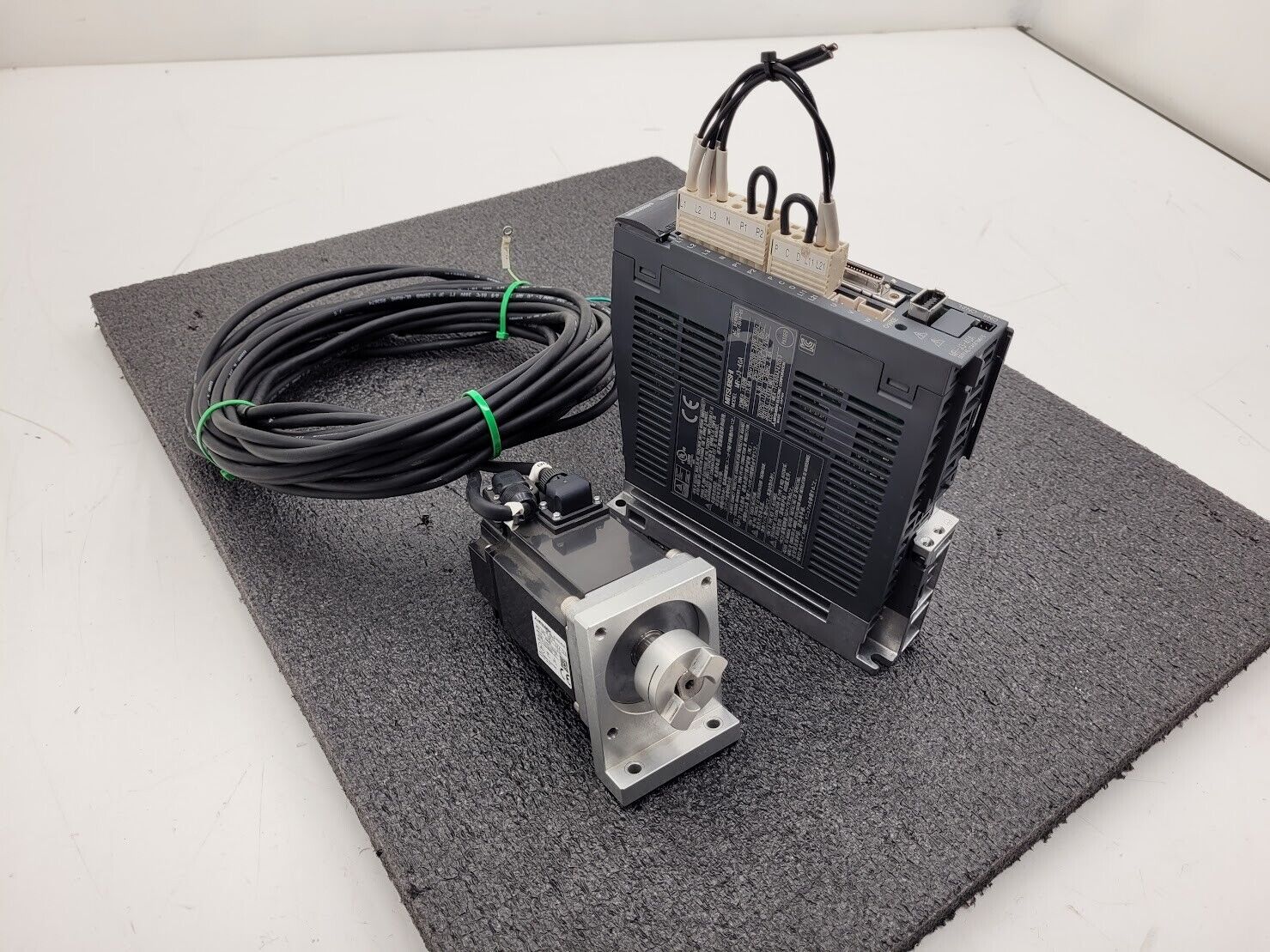 Mitsubishi 400W Servo Drive Amplifier HF-KP43 + MR-J3-40A 400W Servo Motor