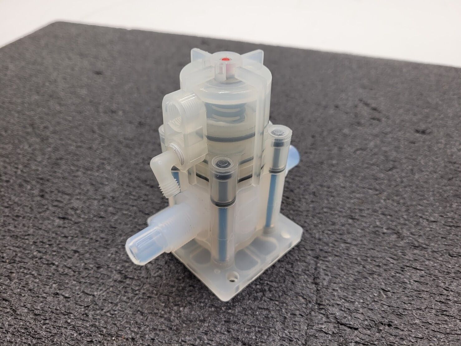 AMAT Furon High Purity Valve 1106124 CVD2-F88 NC 1/2"  Pneumatically Actuated