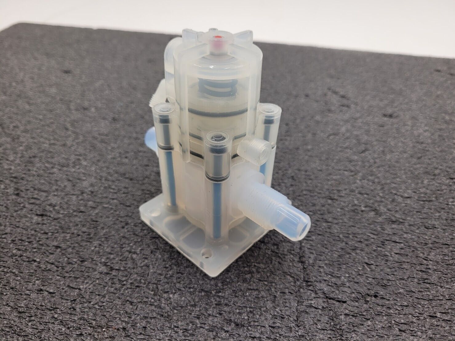 AMAT Furon High Purity Valve 1106124 CVD2-F88 NC 1/2"  Pneumatically Actuated