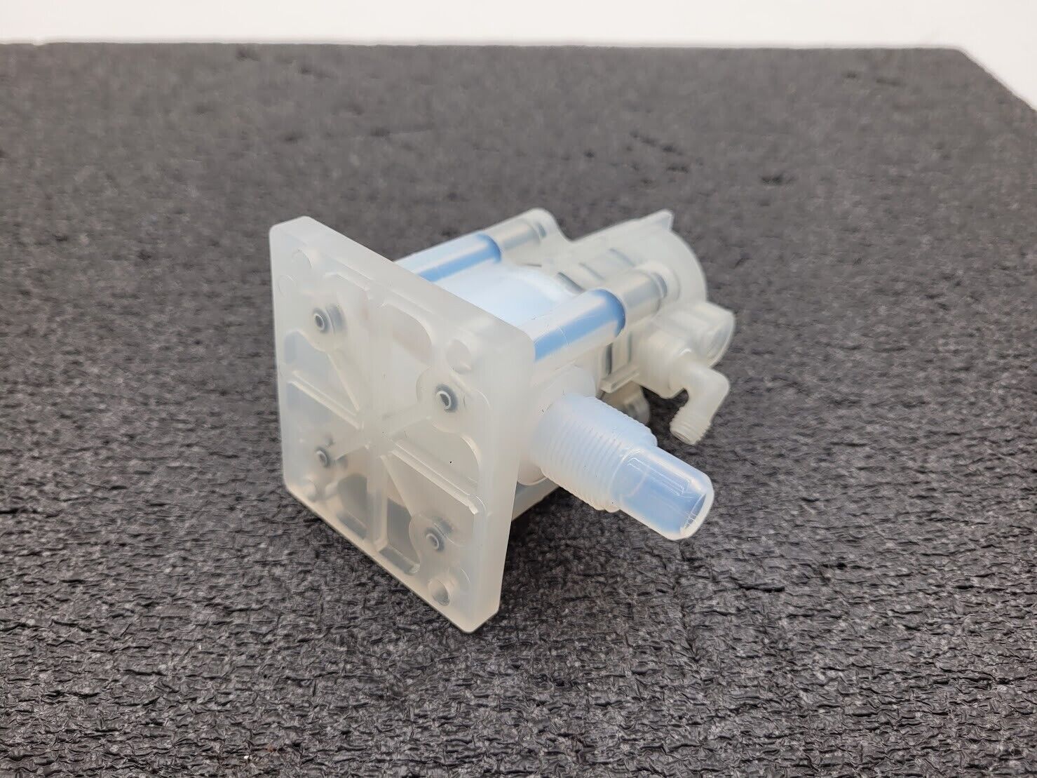 AMAT Furon High Purity Valve 1106124 CVD2-F88 NC 1/2"  Pneumatically Actuated