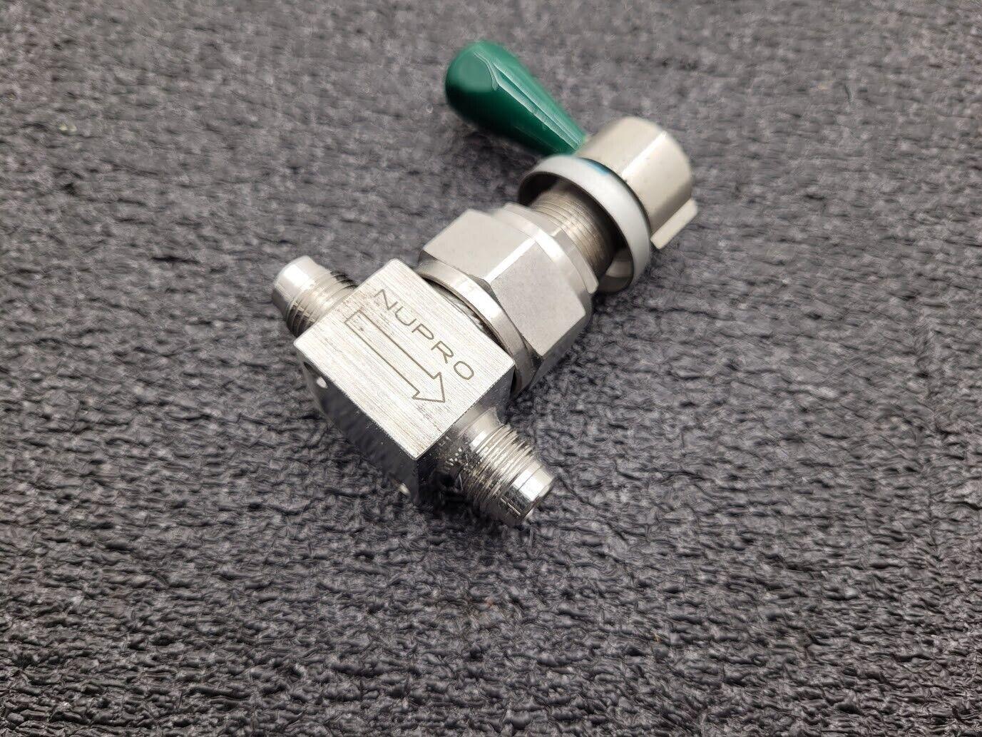NUPRO SS-DLVCR4 DJ Manual Stainless Steel On/Off Gas Valve 1/4" VCR M-M