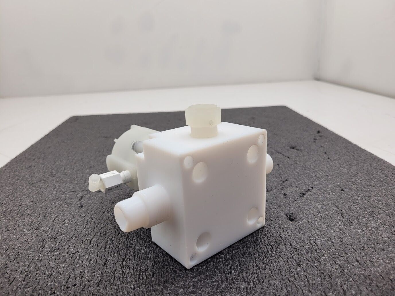 AMAT Furon High Purity Valve 1113274 JV2-F1212NC-DI 3/4" Pneumatically Actuated