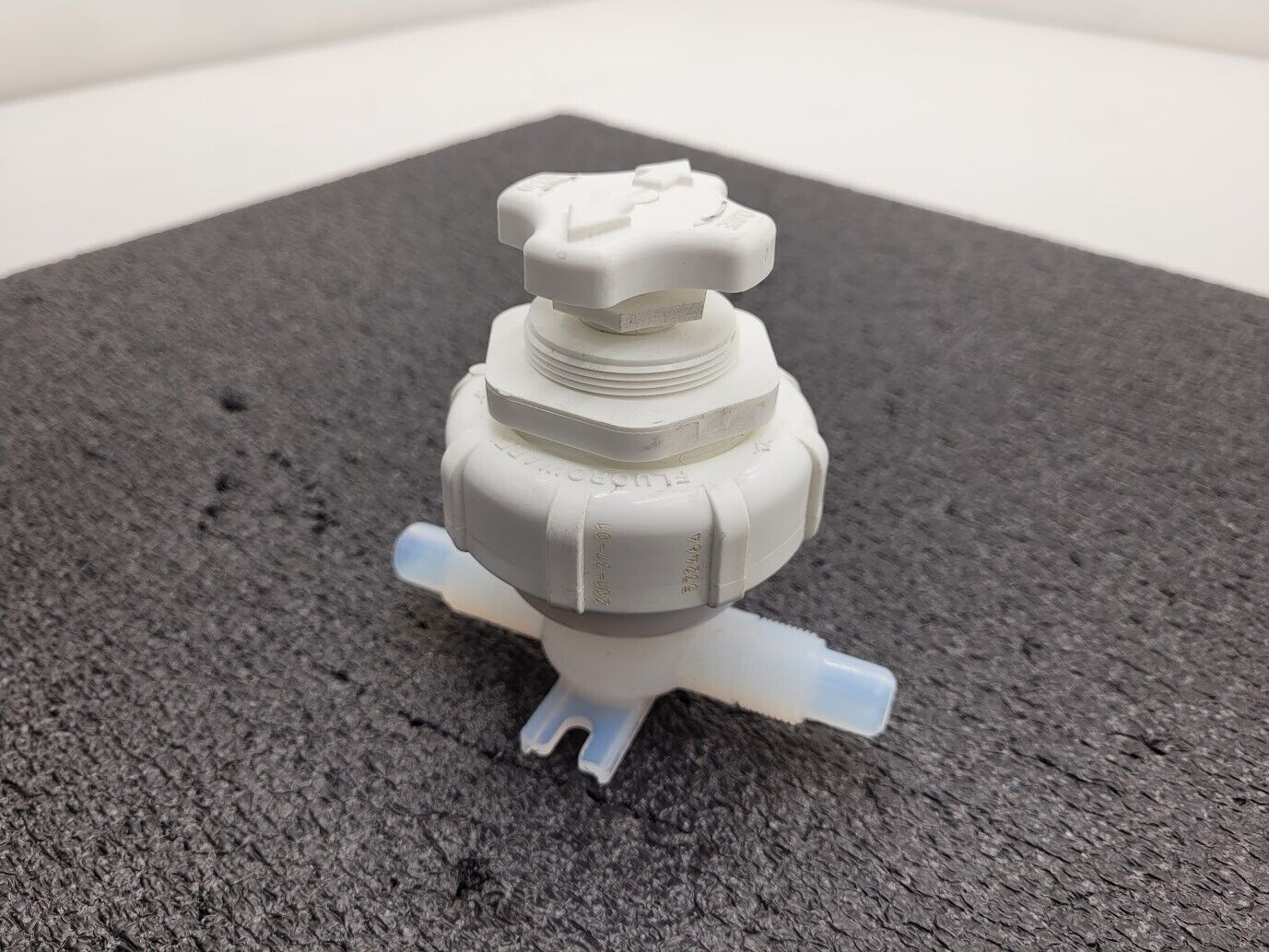 Entegris Fluoroware 201-37-01 2-Way Manual Diaphragm Valve 1/2" Flaretek Fitting