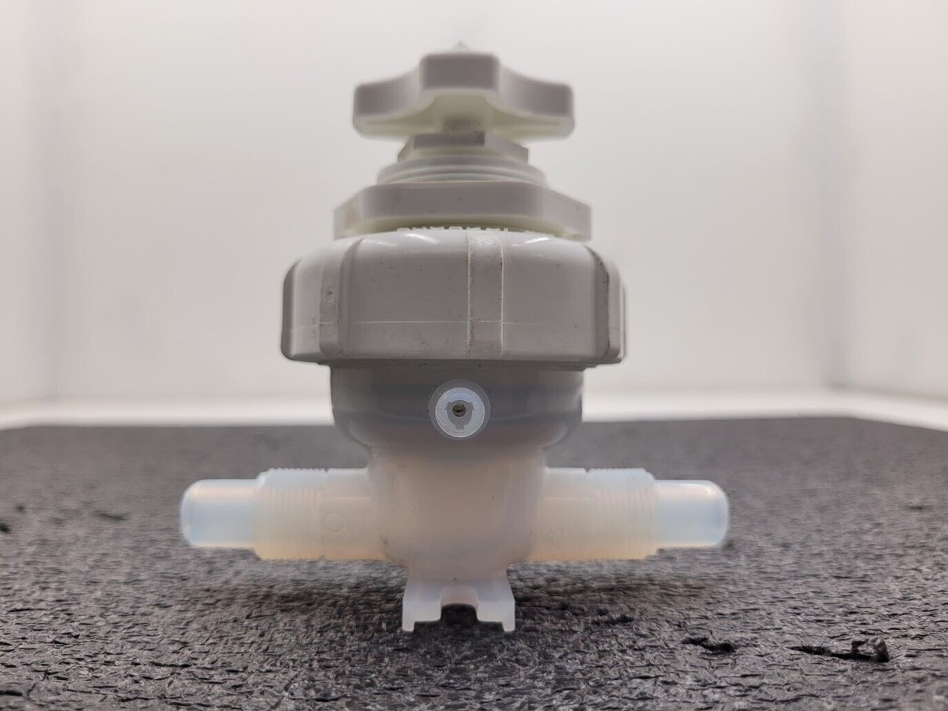 Entegris Fluoroware 201-37-01 2-Way Manual Diaphragm Valve 1/2" Flaretek Fitting