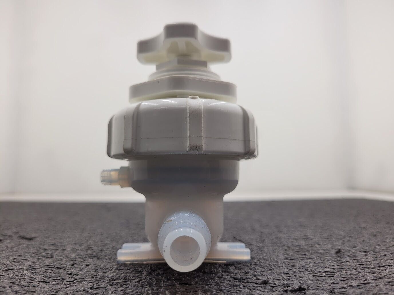 Entegris Fluoroware 201-37-01 2-Way Manual Diaphragm Valve 1/2" Flaretek Fitting