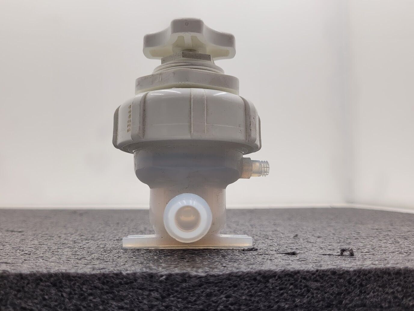 Entegris Fluoroware 201-37-01 2-Way Manual Diaphragm Valve 1/2" Flaretek Fitting