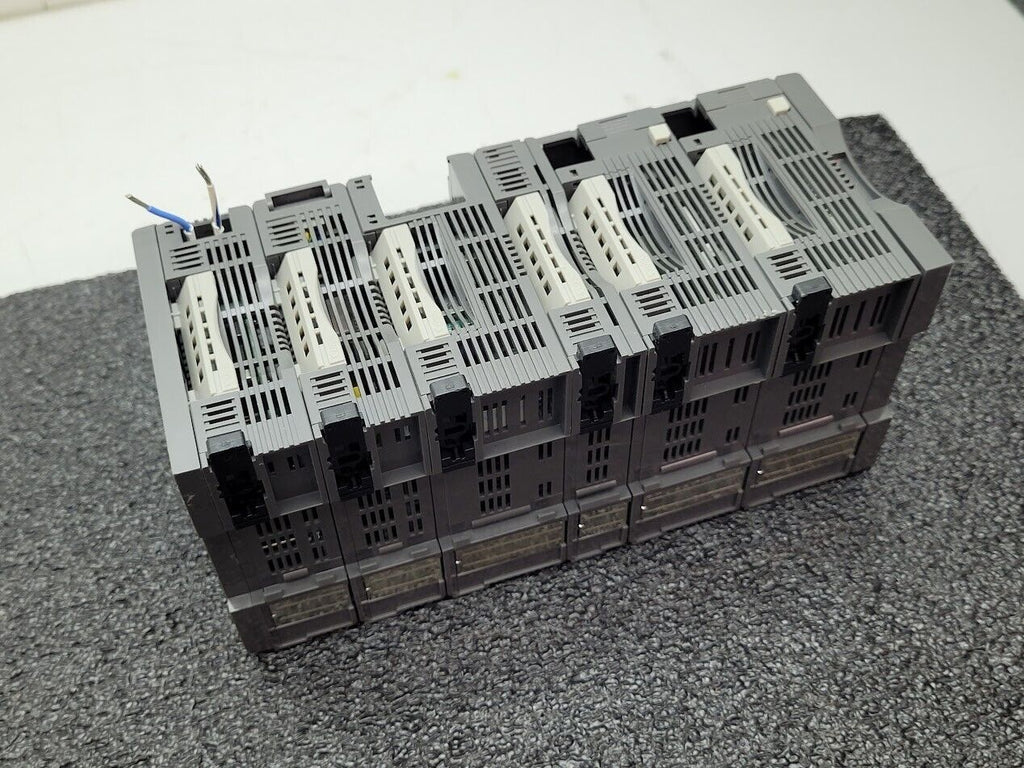 KEYENCE KV-300 PLC KV-U5 24VDC 2x KV-B16R Relay KV-L2 Serial KV-C32X DC Input