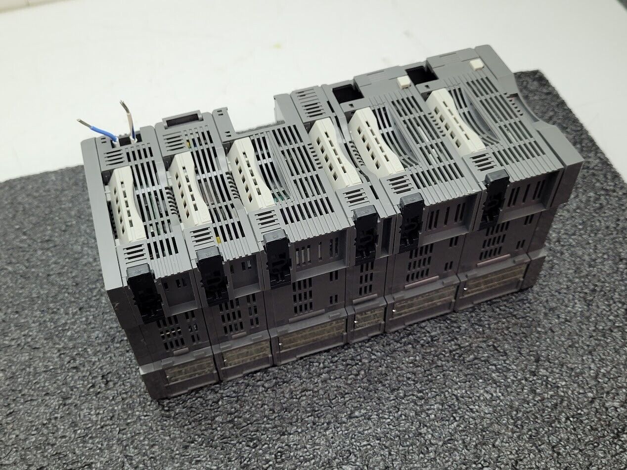 KEYENCE KV-300 PLC KV-U5 24VDC 2x KV-B16R Relay KV-L2 Serial KV-C32X DC Input