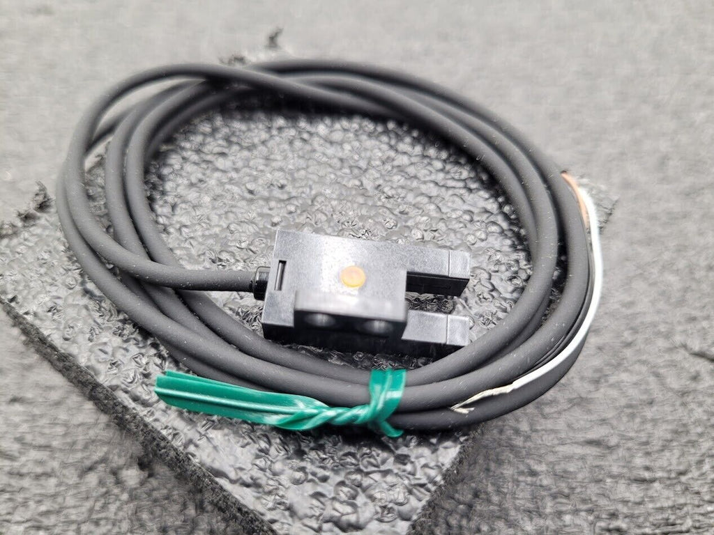 Lot of 5x Sunx PM-R44 U-shaped Micro Photoelectric Sensor Amplifier Built-in