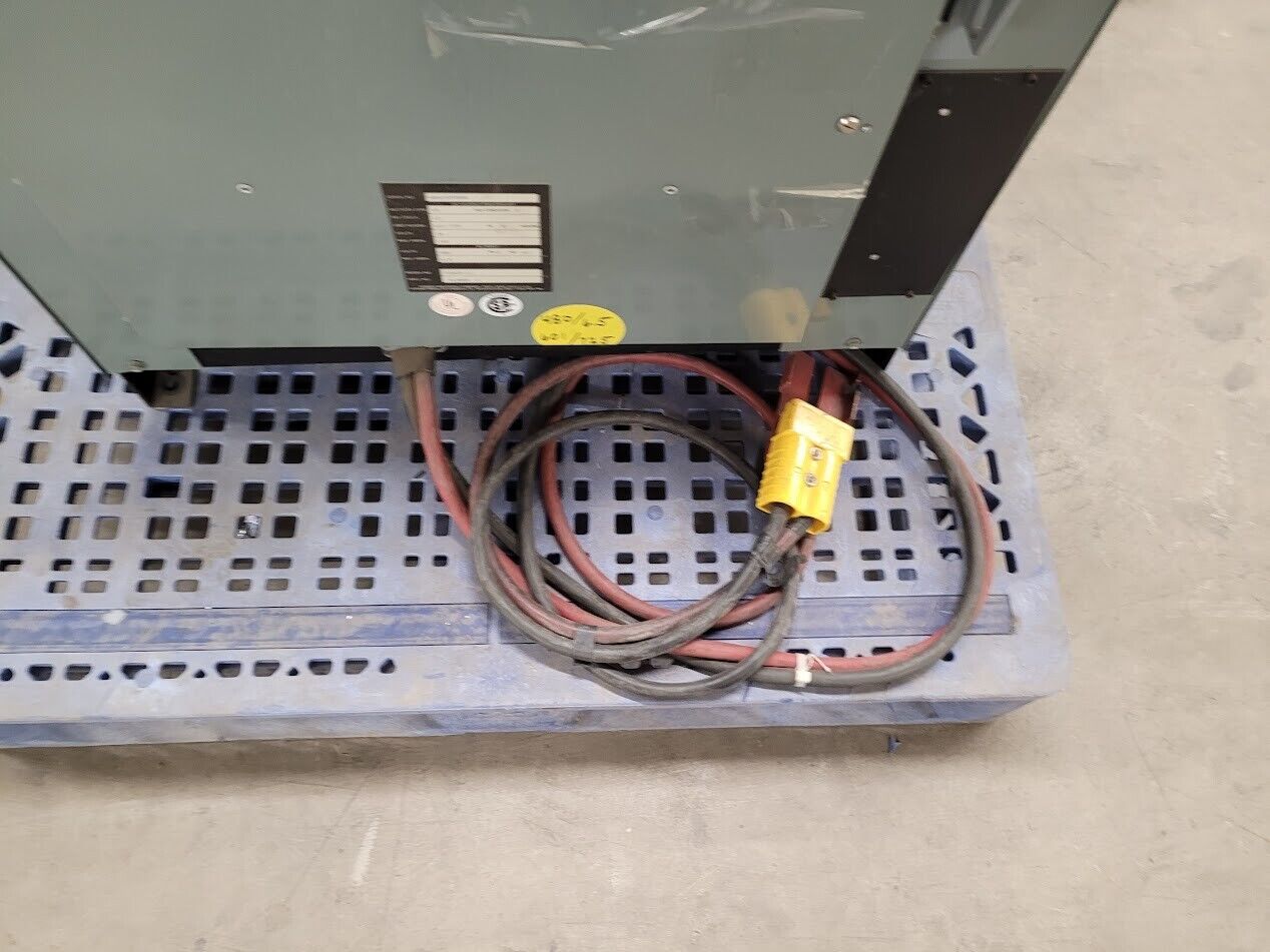 Hobart Forklift Battery Charger 725C3-12 24VDC 12 CELLS 1 Circuit 60Hz 3PH 750AH