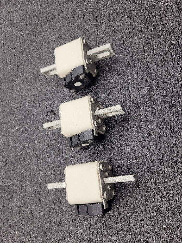 Lot of 3x Eaton Bussman High Speed Fuse-Link Fuse 170M3672 Relay 550A 690-700V