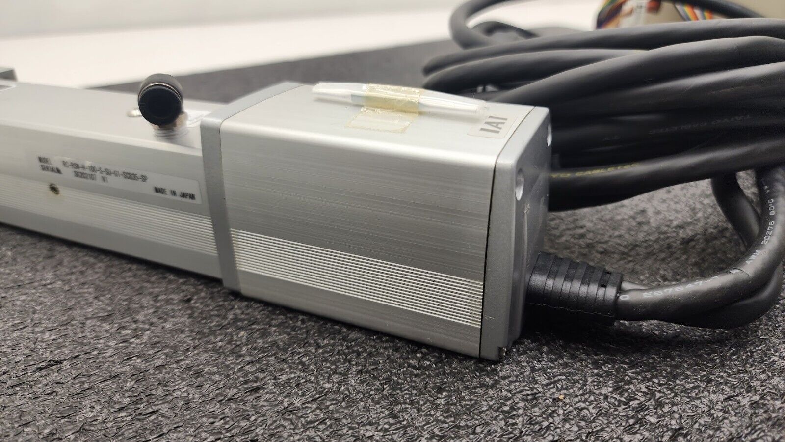 IAI RoboCylinder Linear Actuator + Controller 100mm Travel RCA-S-RSW