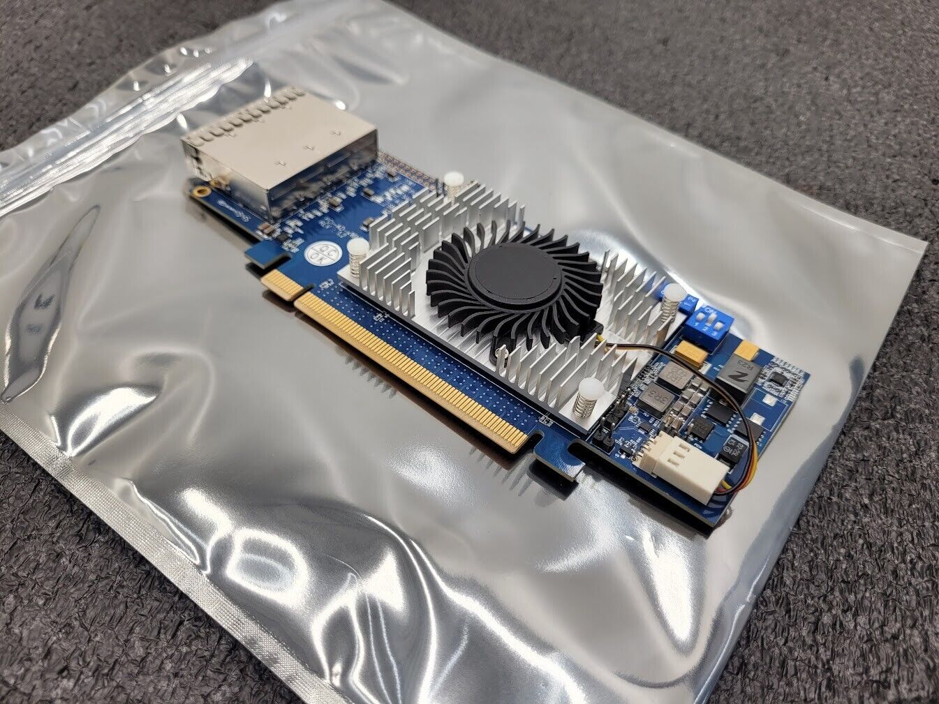 Serial Cables PCIE GEN4 X16 SFF-8644 Host Card w/ Broadcom Atlas B0 PCIE Switch