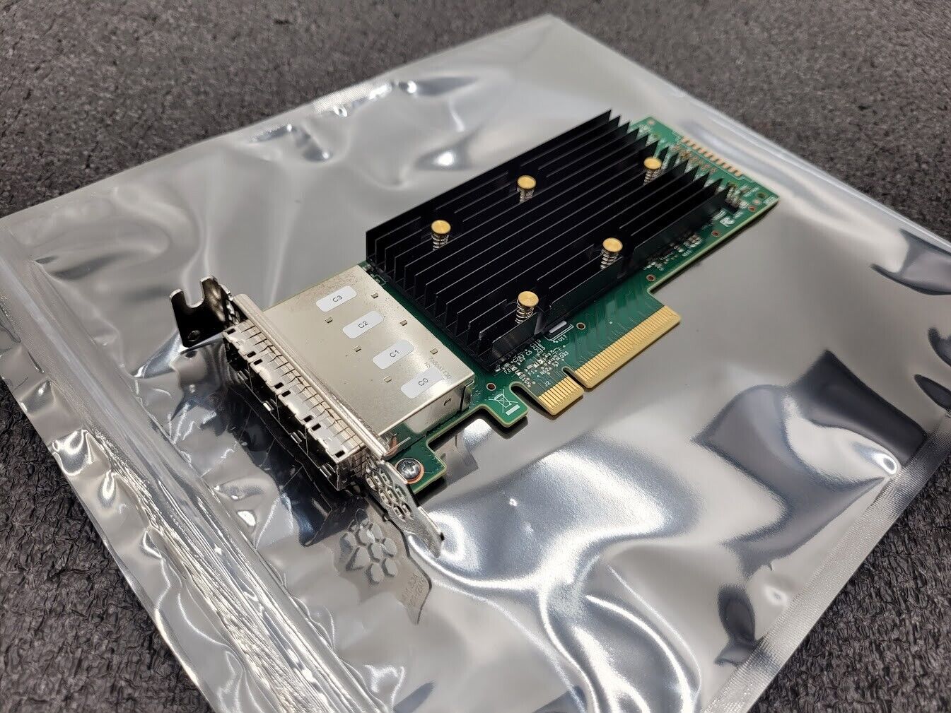 Intel 9400-16e SATA 6Gb/s / SAS 12Gb/s PCIe 16-Port SAS Tri-Mode HBA Broadcom