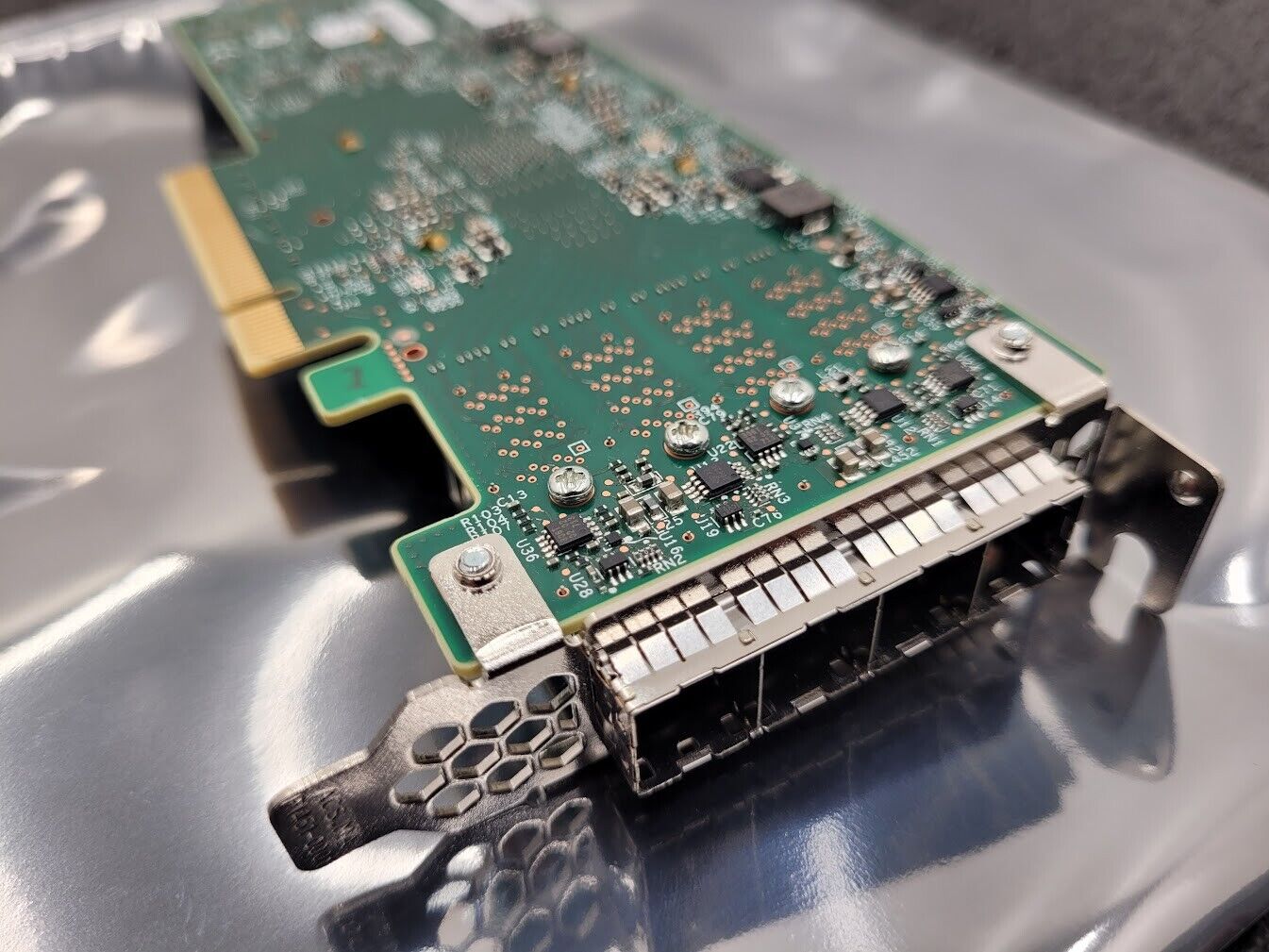 Intel 9400-16e SATA 6Gb/s / SAS 12Gb/s PCIe 16-Port SAS Tri-Mode HBA Broadcom