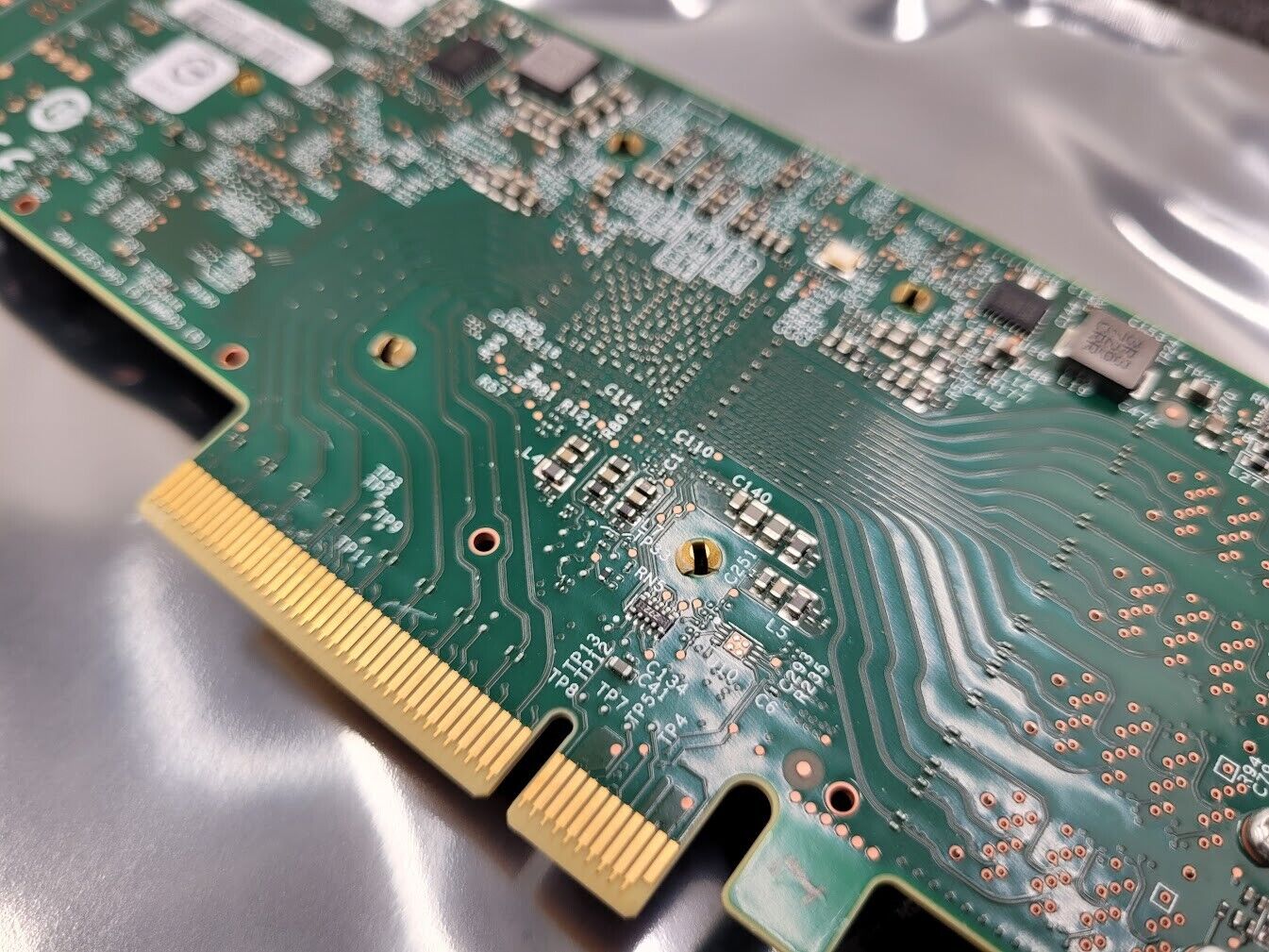 Intel 9400-16e SATA 6Gb/s / SAS 12Gb/s PCIe 16-Port SAS Tri-Mode HBA Broadcom