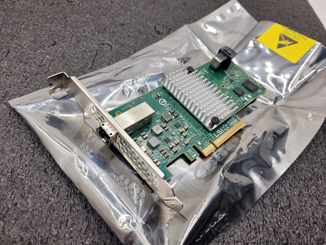 LSI 9300-4i4e PCI-Express 3.0 SATA / SAS 4-Port Int, 4-Port Ext SAS3 12Gb/s HBA