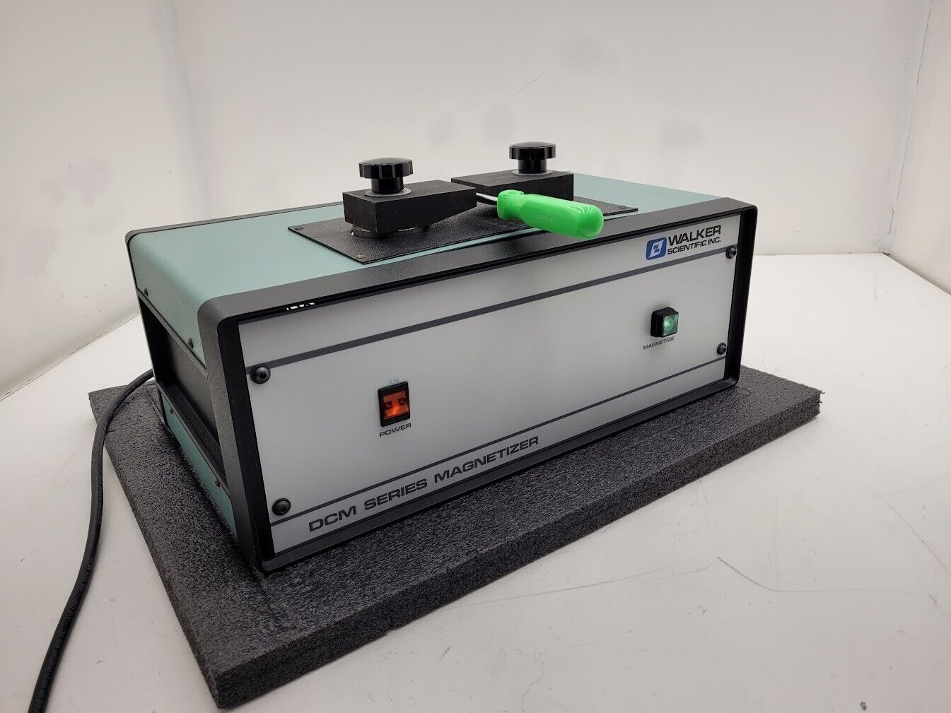 Walker Scientific Direct Current Magnetizer DCM-30 5,000 Gauss 115VAC Tested