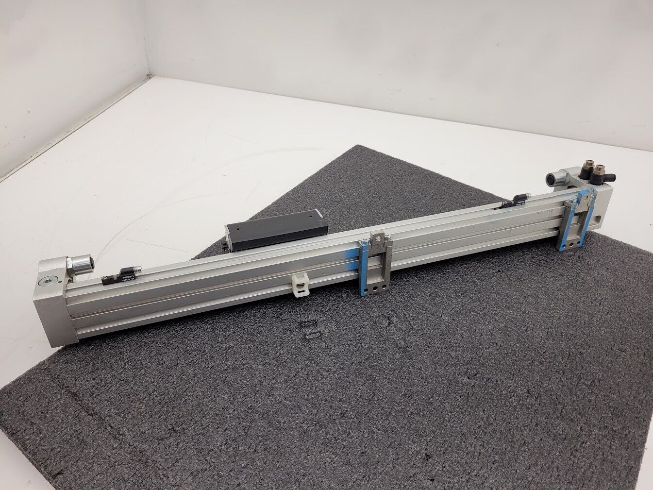 Festo Pneumatic Linear Guide Air Drive Actuator 450mm Travel DGC-25-450-KF-PPV-A