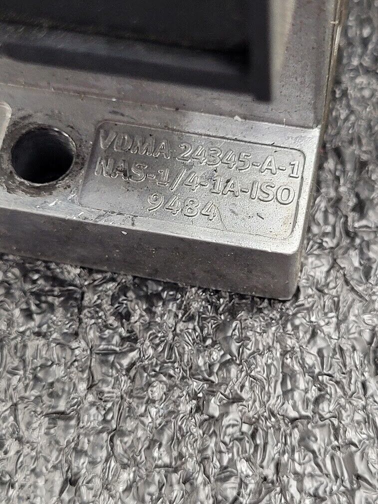 Festo Dual Pneumatic Valve Block MN1H-5/3G-D-1-C 159681  40-145 psi INPUT