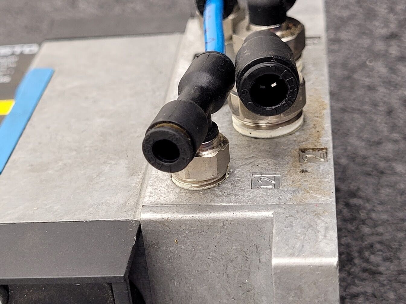 Festo Dual Pneumatic Valve Block MN1H-5/3G-D-1-C 159681  40-145 psi INPUT