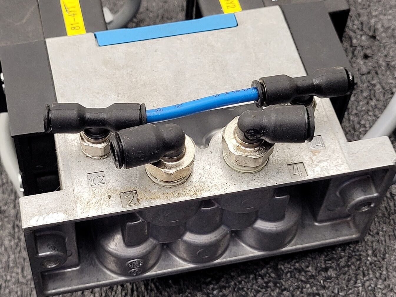 Festo Dual Pneumatic Valve Block MN1H-5/3G-D-1-C 159681  40-145 psi INPUT