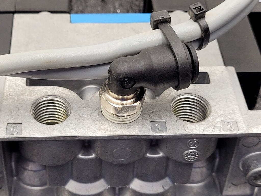 Festo Dual Pneumatic Valve Block MN1H-5/3G-D-1-C 159681  40-145 psi INPUT