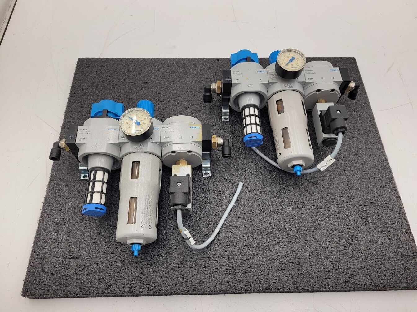 Lot of 2x Festo Air Pneumatic Regulator w/ Gauge HE-D-MAXI LFR-D-MAXI FRM-D-MAXI