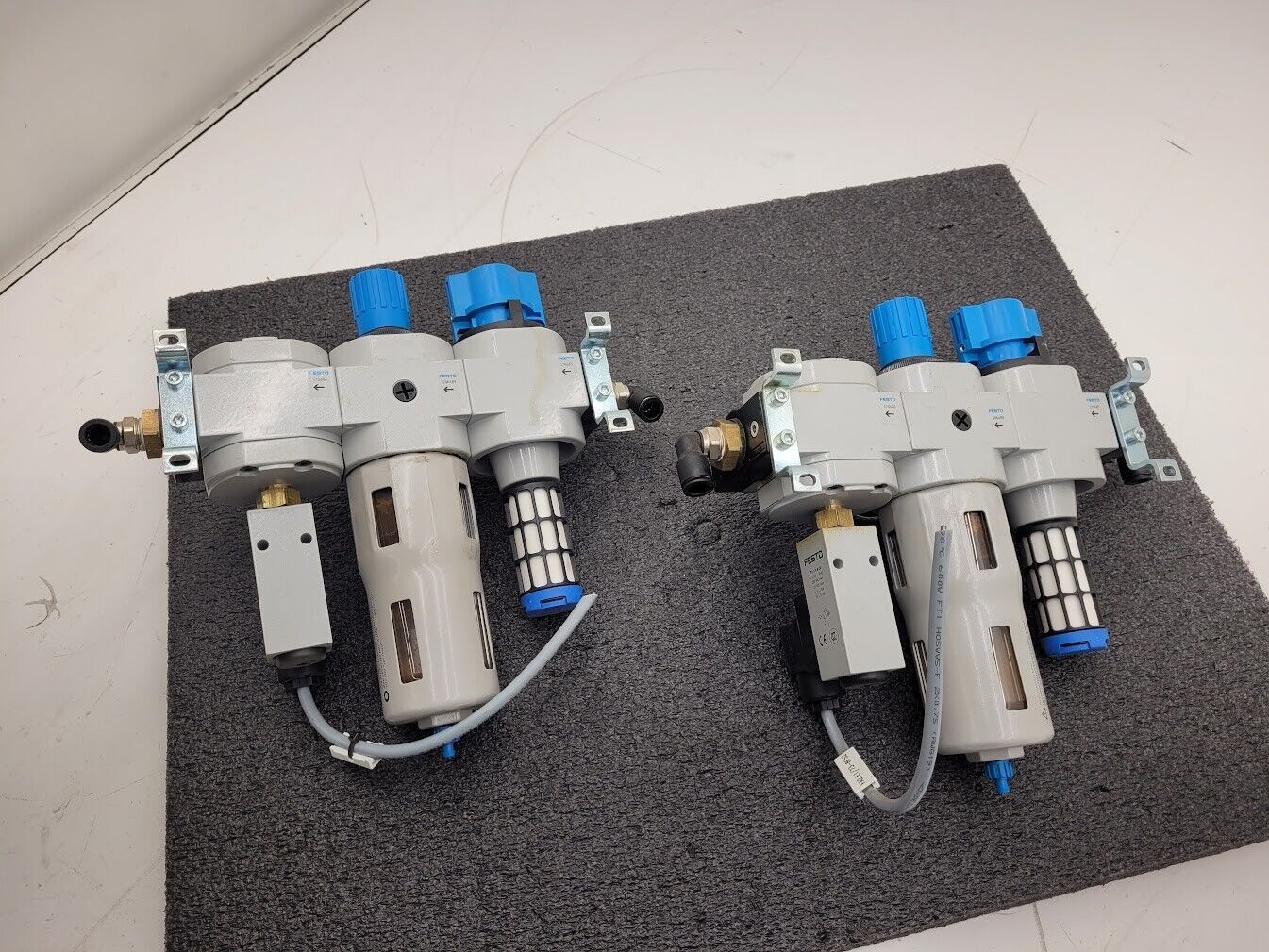 Lot of 2x Festo Air Pneumatic Regulator w/ Gauge HE-D-MAXI LFR-D-MAXI FRM-D-MAXI