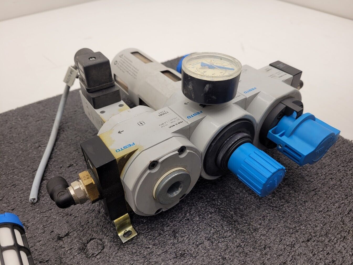 Lot of 2x Festo Air Pneumatic Regulator w/ Gauge HE-D-MAXI LFR-D-MAXI FRM-D-MAXI