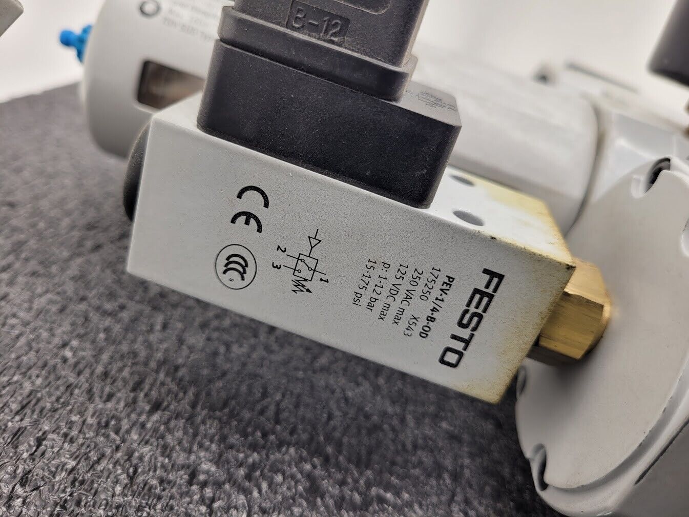 Lot of 2x Festo Air Pneumatic Regulator w/ Gauge HE-D-MAXI LFR-D-MAXI FRM-D-MAXI