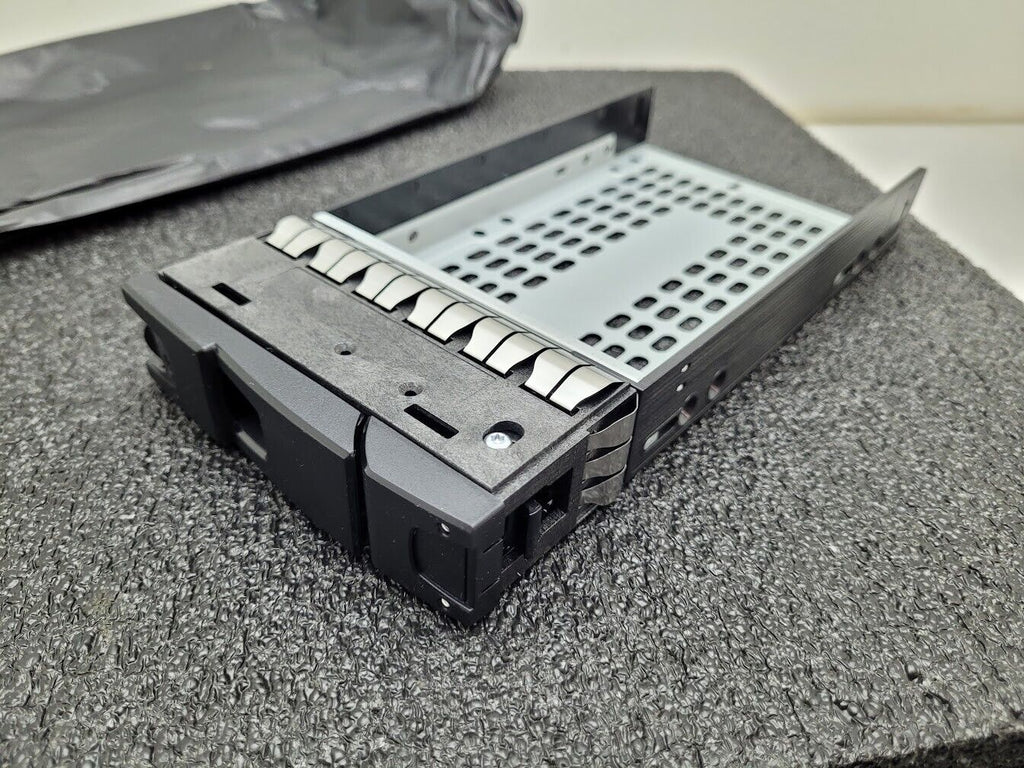 Lot of 10x New NetApp IBM 3.5" HDD Tray Caddy Caddies JBOD SAS SATA DS4246
