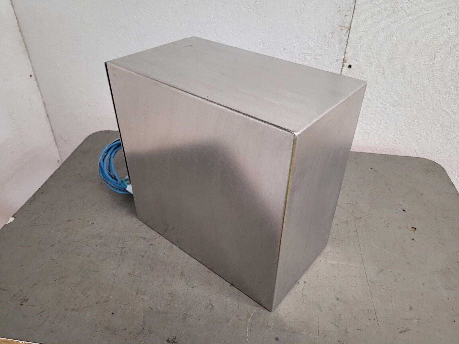 Stainless Box Containing Isopropyl Alcohol Delivery System Tank Dispenser IPA