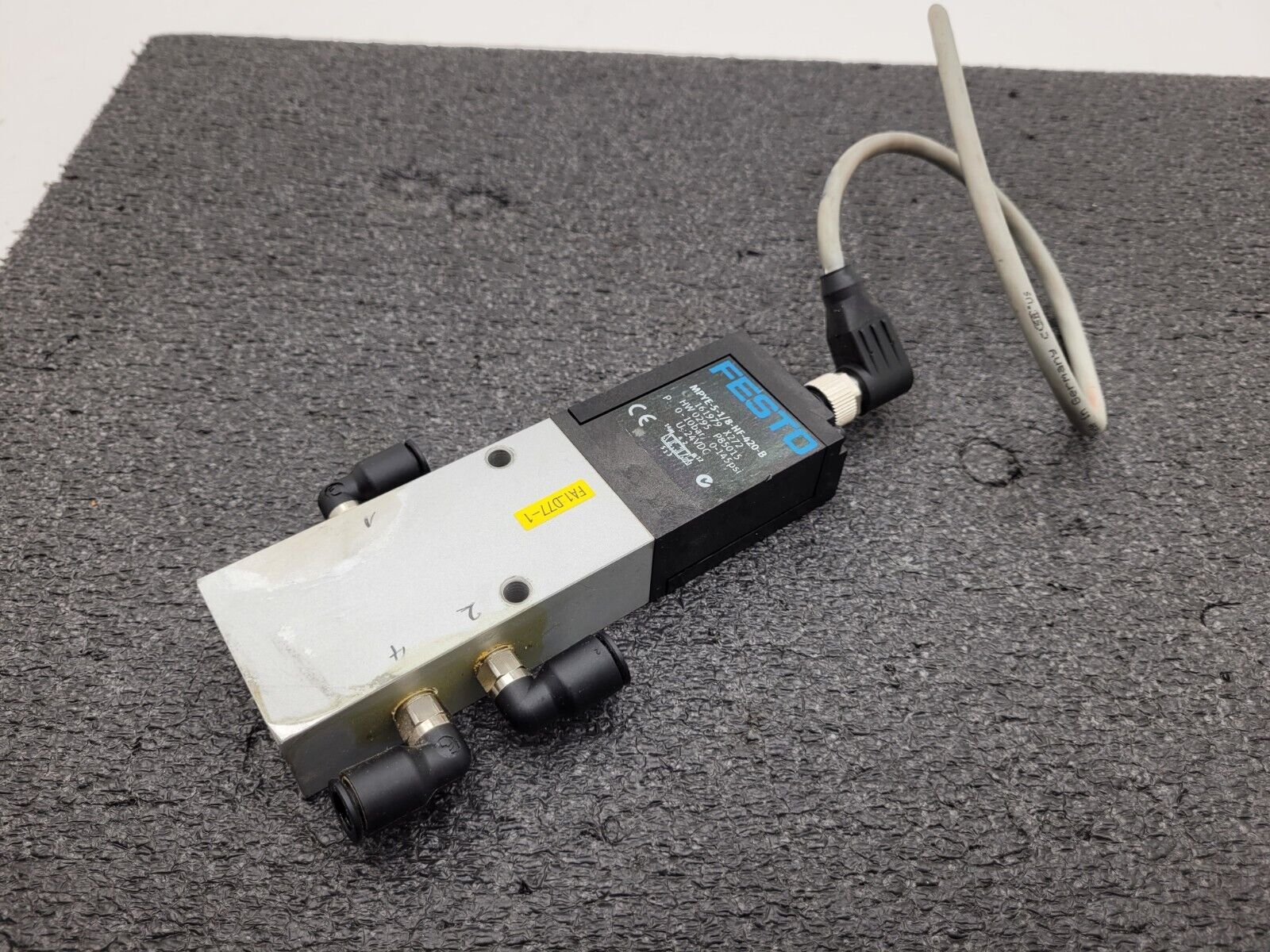 Festo MPYE-5-1/8-HF-420-B Proportional Directional Control Valve