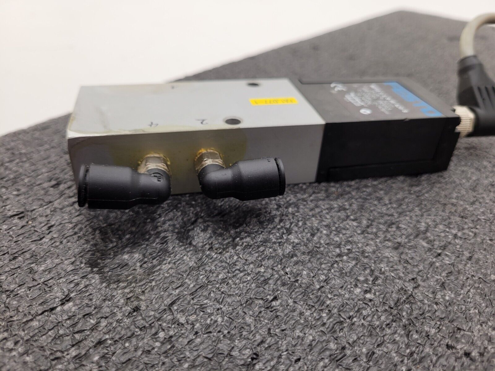 Festo MPYE-5-1/8-HF-420-B Proportional Directional Control Valve