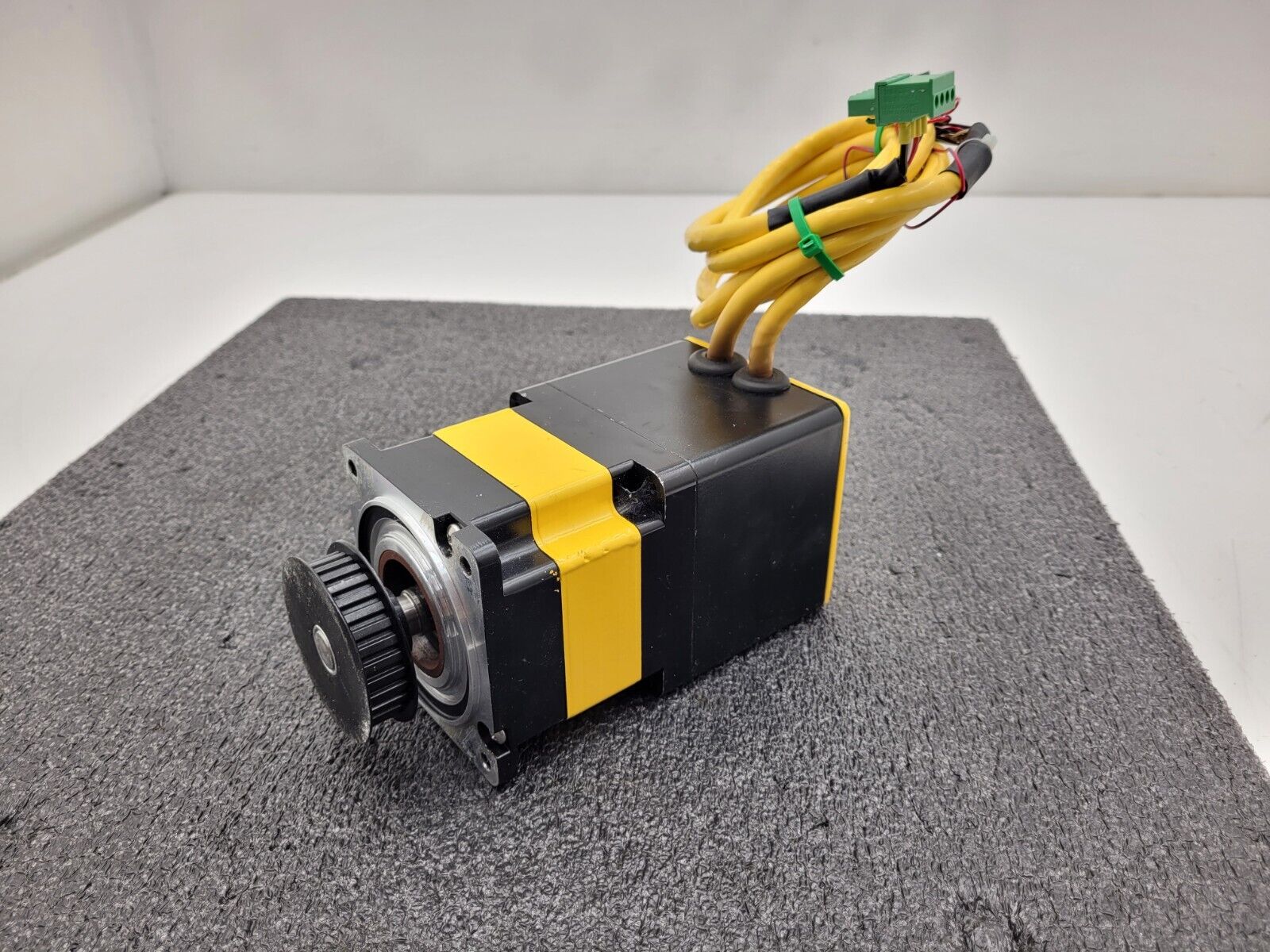 Parker Compumotor Servo Motor BE341JJ-F10B 340V 7A 230 oz-in torque w/ Brake