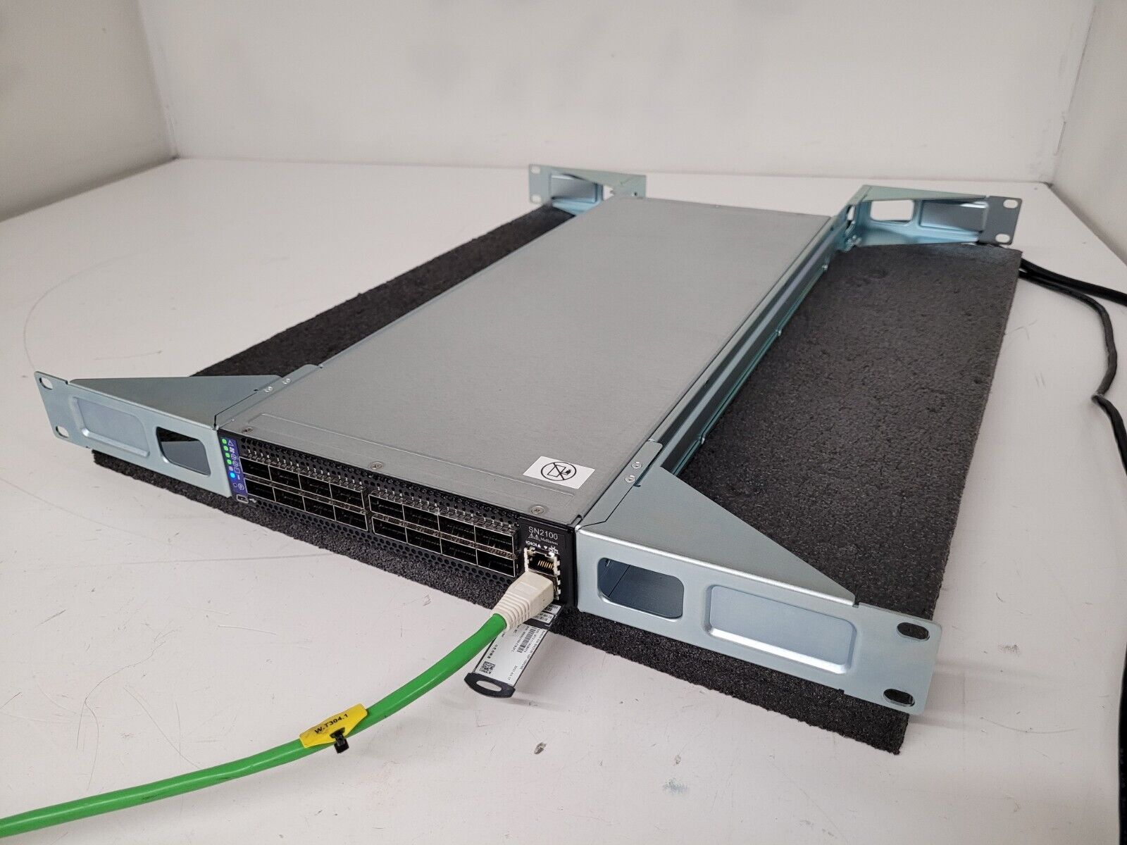 Mellanox SN2100 MSN2100-CB2F 16x 100G QSFP28 Ports Open Ethernet Switch