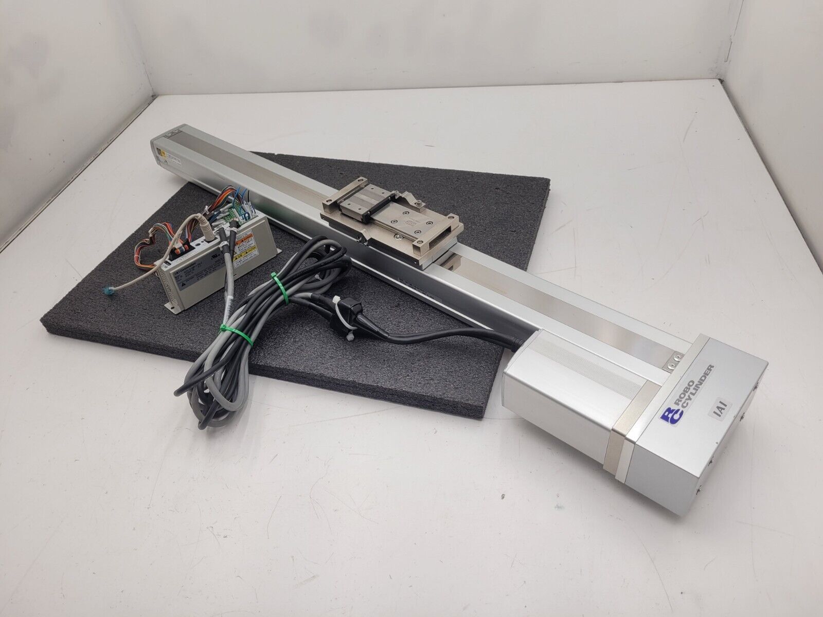 IAI Linear Actuator RCP1-SMR-I-PM-20-700-P1-S and Drive RCP2-C-SMR-I-PM-0 700mm