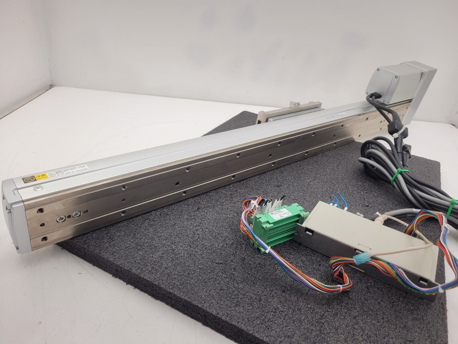 IAI Linear Actuator RCP1-SMR-I-PM-20-700-P1-S and Drive RCP2-C-SMR-I-PM-0 700mm