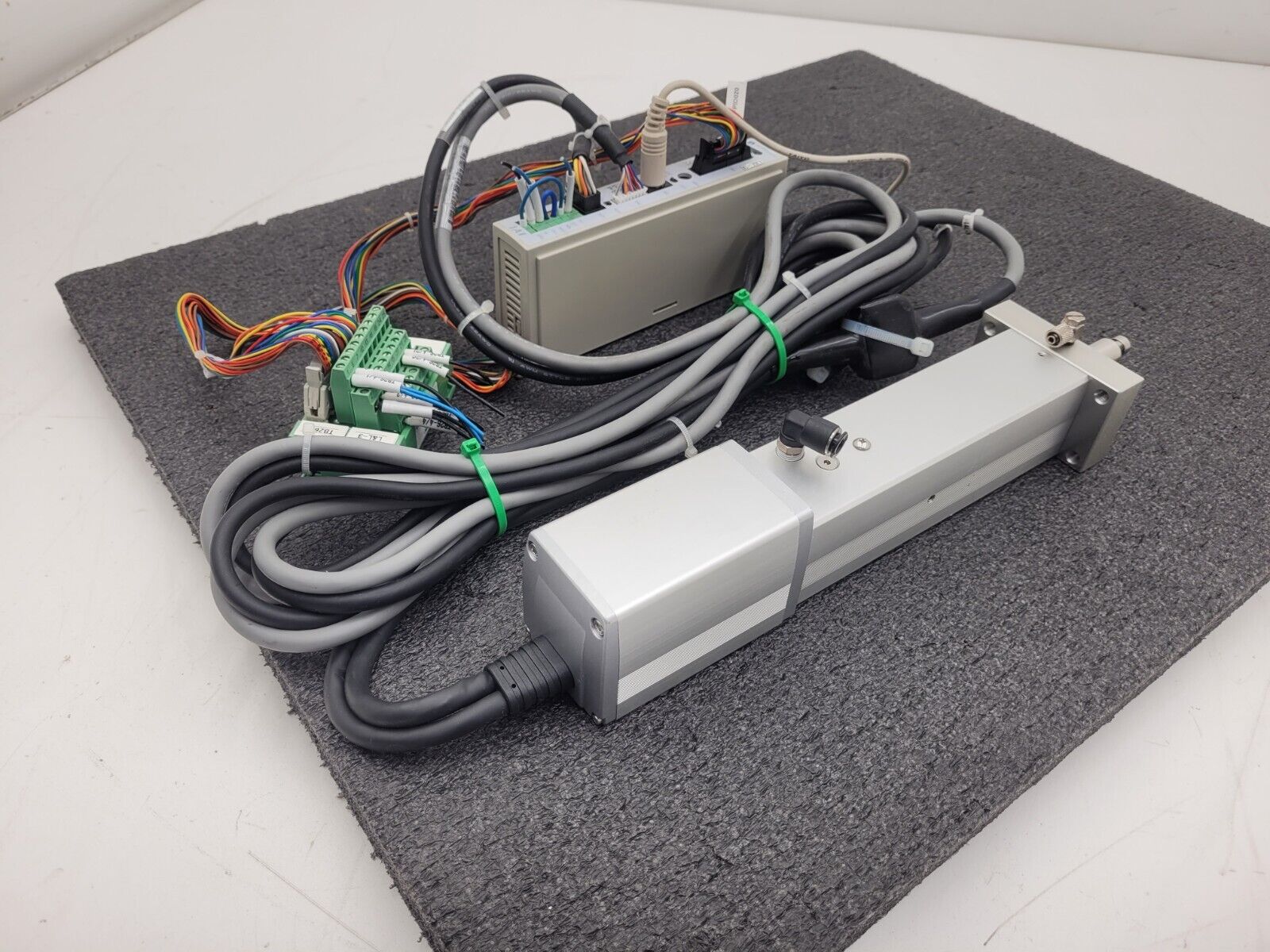 IAI Robo Cylinder RCP1-RSW-I-PM-10-100-P1-S-G1 Linear Actuator 100mm Stroke 24V