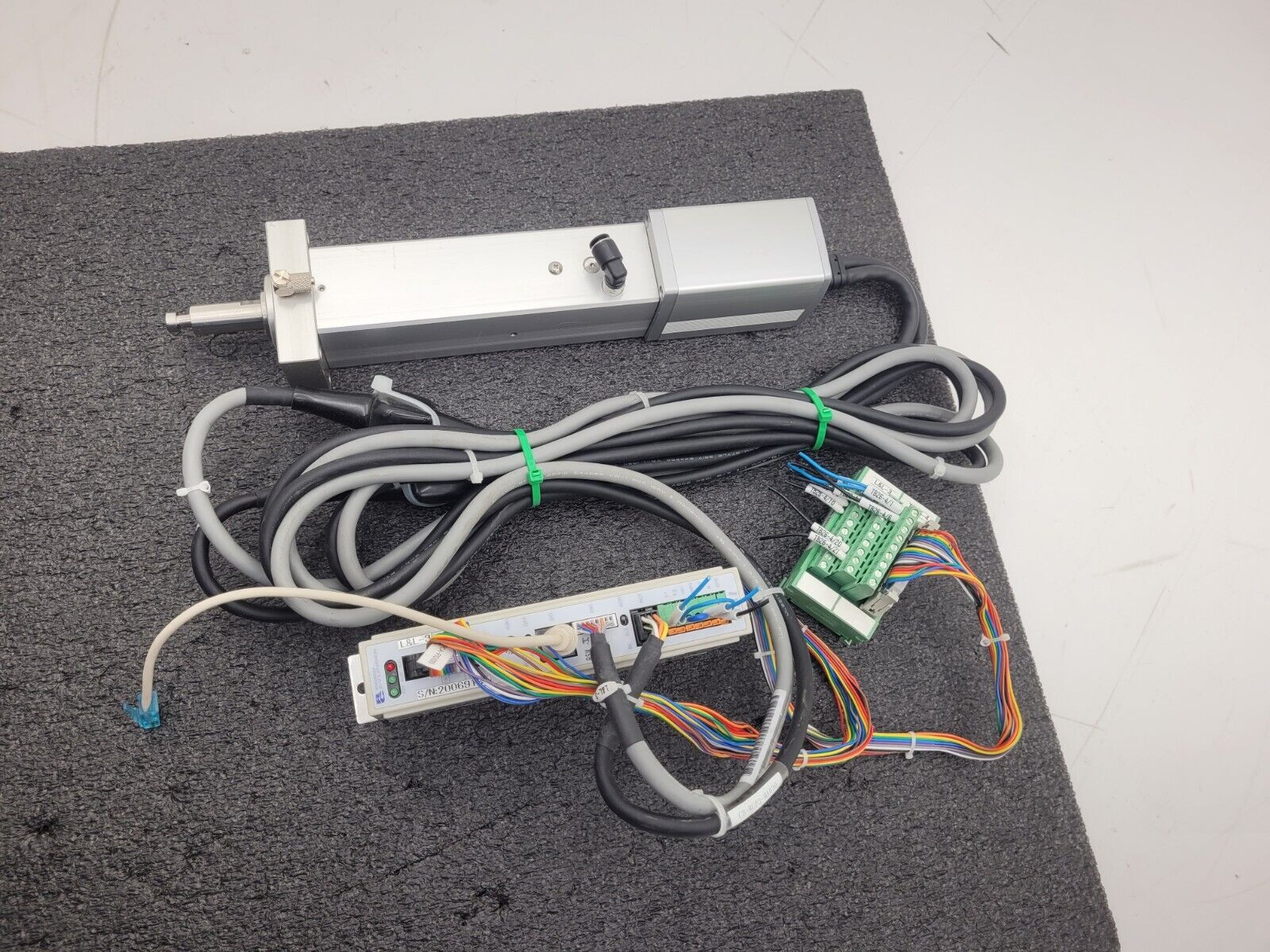 IAI Robo Cylinder RCP1-RSW-I-PM-10-100-P1-S-G1 Linear Actuator 100mm Stroke 24V