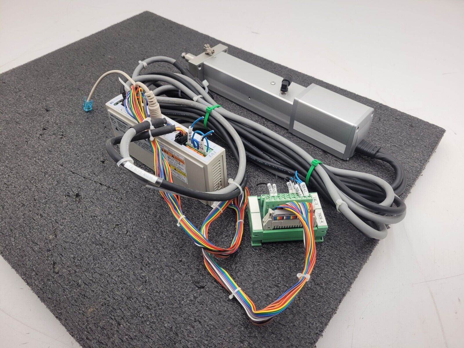 IAI Robo Cylinder RCP1-RSW-I-PM-10-100-P1-S-G1 Linear Actuator 100mm Stroke 24V