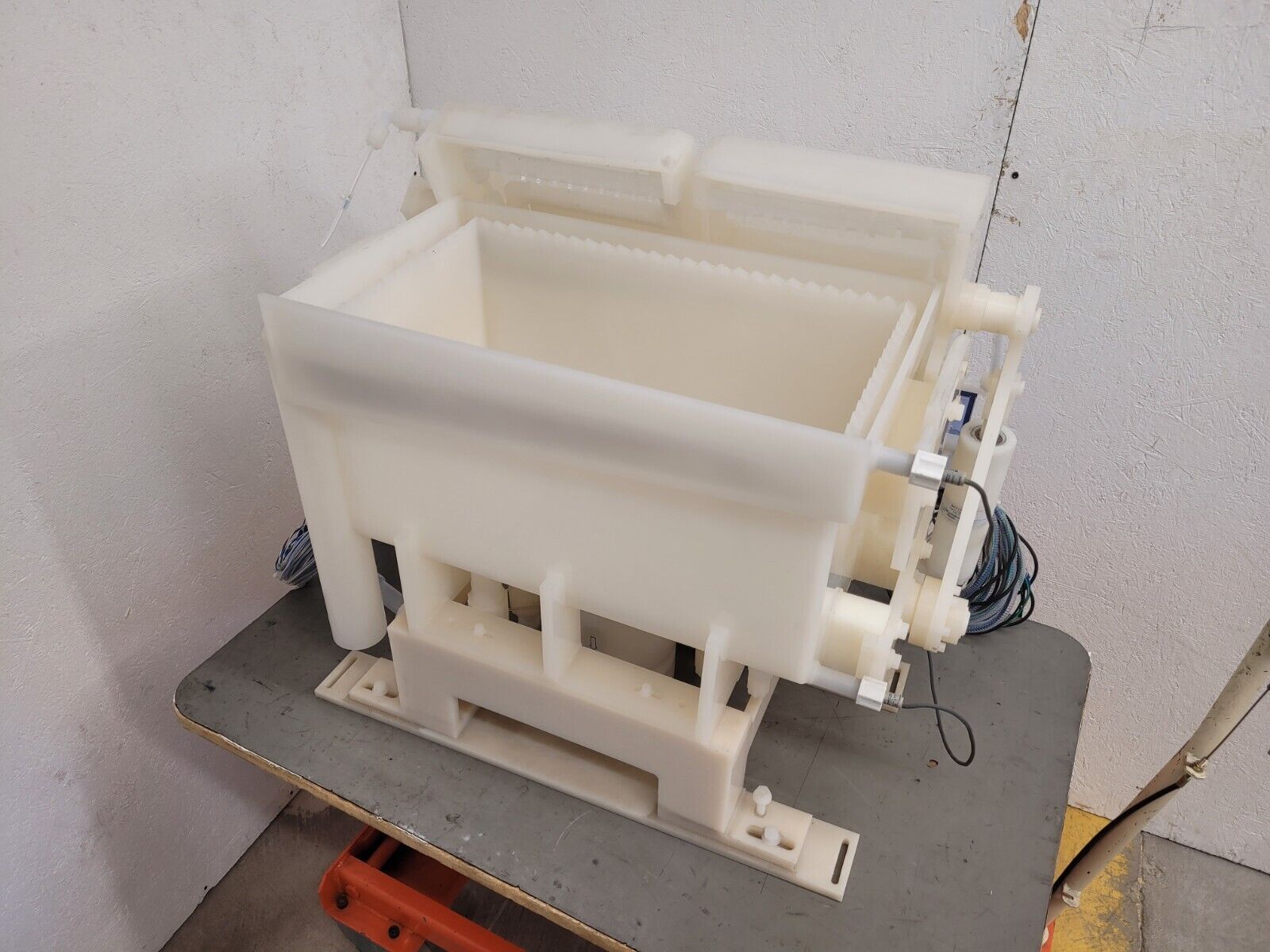 PTFE High Purity Liquid Bath Acid Rinse Tank Lift Lid MKS 4210um SMC LVW90-80N
