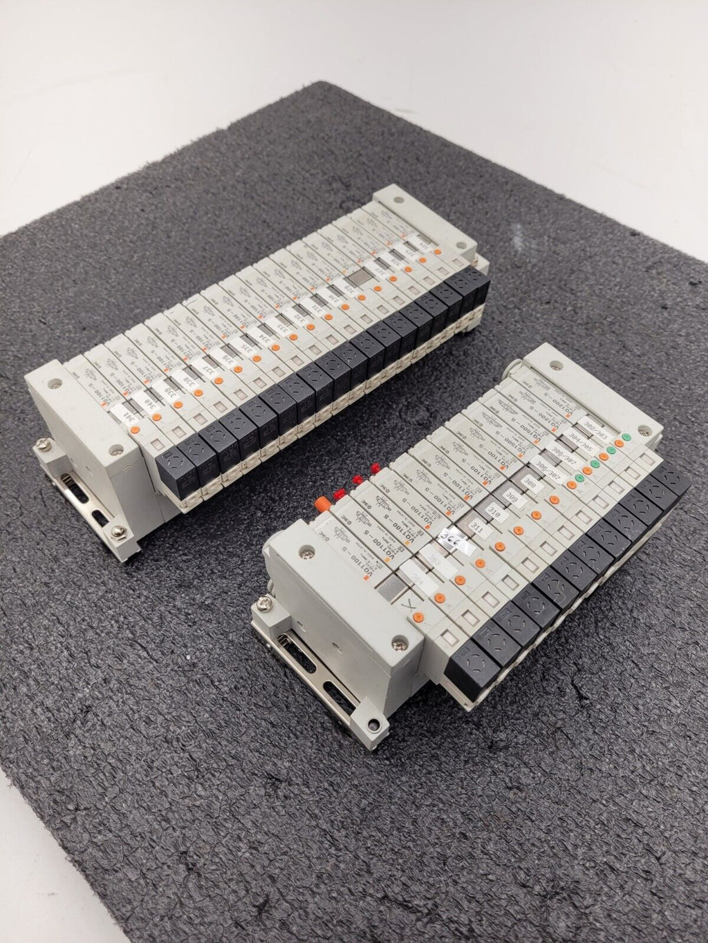 2x SMC Valve Block Solenoid Manifold VQ1200-5 VQ1100-5 24VDC 30 Valves Lot C