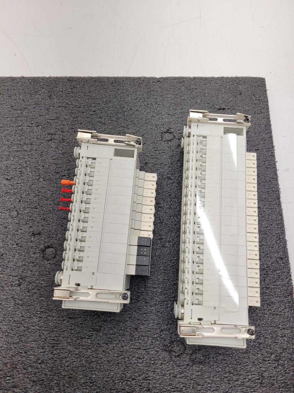 2x SMC Valve Block Solenoid Manifold VQ1200-5 VQ1100-5 24VDC 30 Valves Lot C