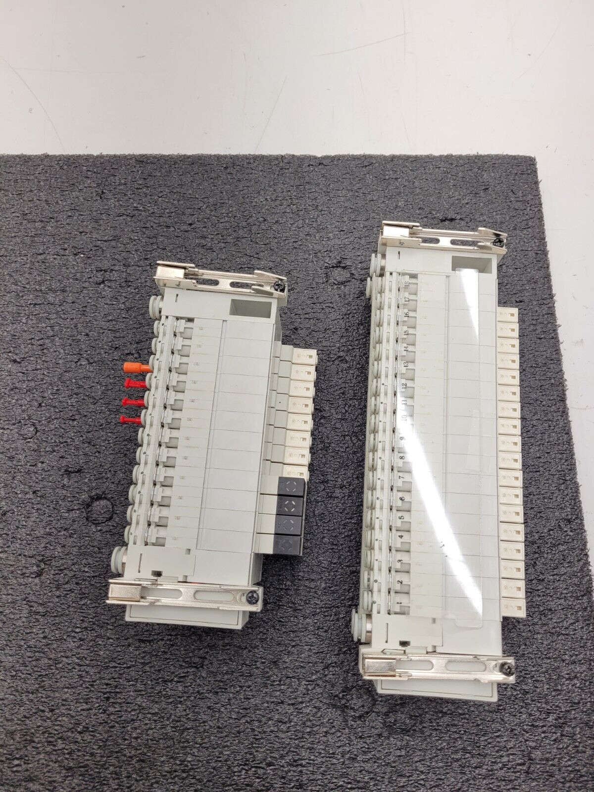 2x SMC Valve Block Solenoid Manifold VQ1200-5 VQ1100-5 24VDC 30 Valves Lot C